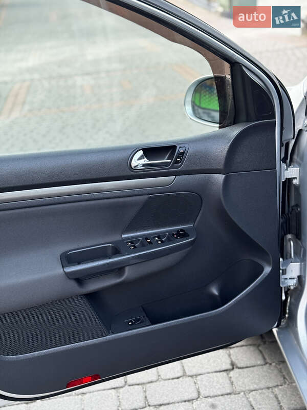 Хетчбек Volkswagen Golf 2005 в Тернополі