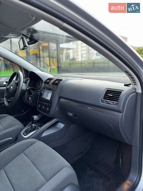Хетчбек Volkswagen Golf 2005 в Тернополі