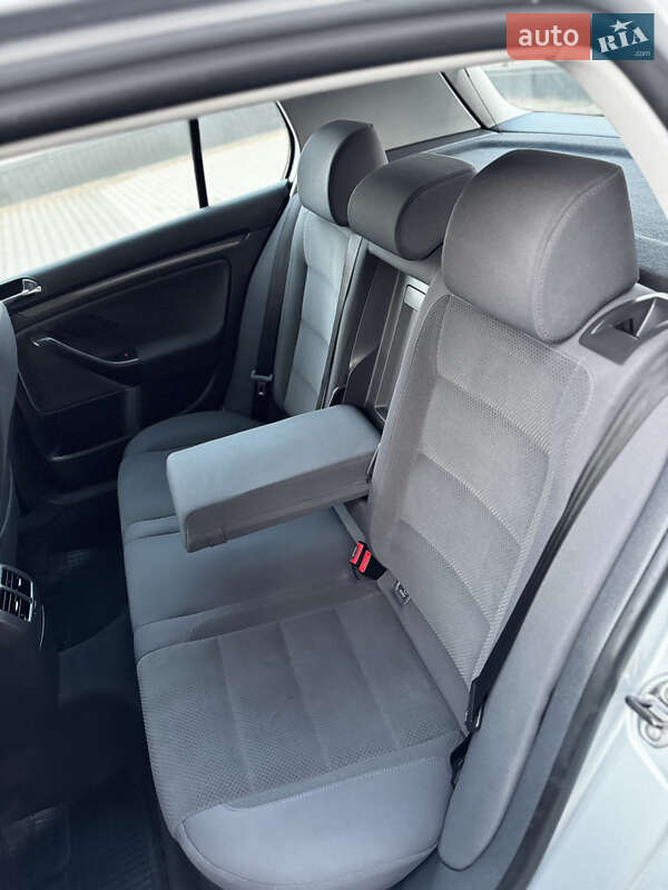 Хетчбек Volkswagen Golf 2005 в Тернополі