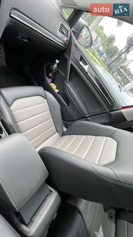 Універсал Volkswagen Golf 2015 в Тернополі