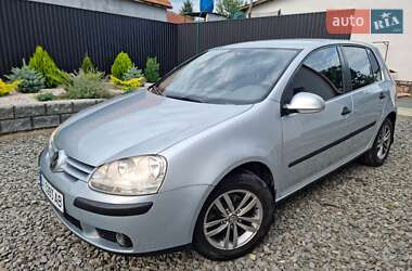 Хетчбек Volkswagen Golf 2004 в Іршаві