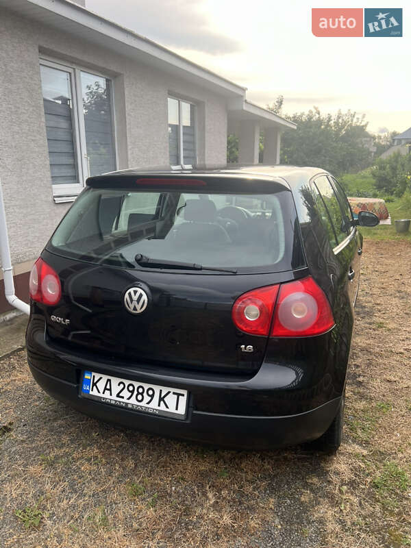 Хетчбек Volkswagen Golf 2004 в Броварах