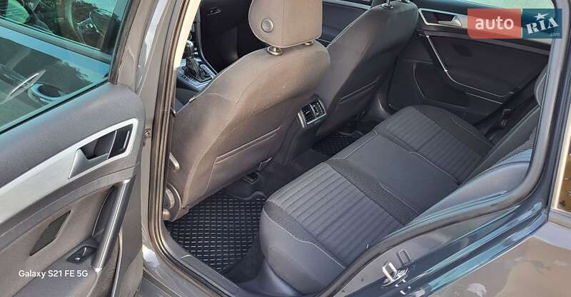 Універсал Volkswagen Golf 2014 в Луцьку