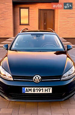 Універсал Volkswagen Golf 2016 в Житомирі