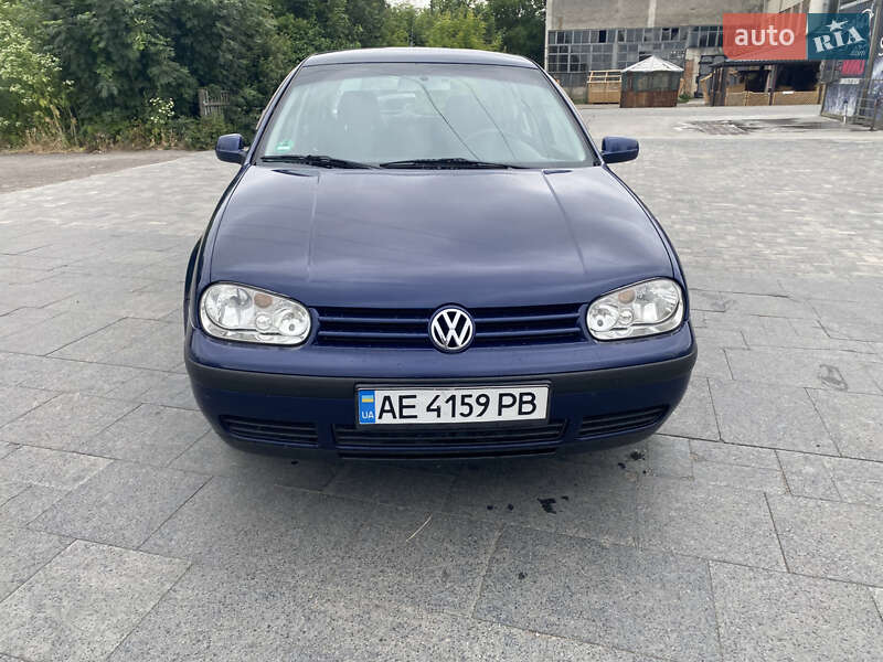 Хетчбек Volkswagen Golf 2001 в Немирові