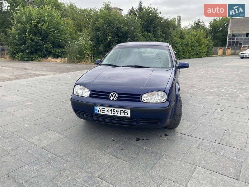 Хетчбек Volkswagen Golf 2001 в Немирові