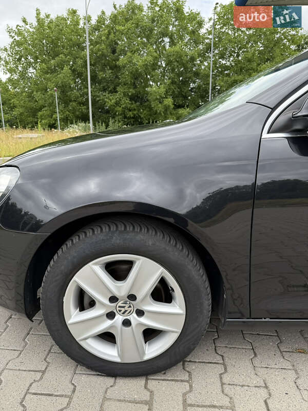 Универсал Volkswagen Golf 2010 в Красилове