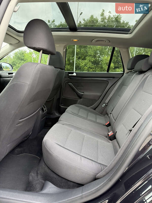 Универсал Volkswagen Golf 2010 в Красилове