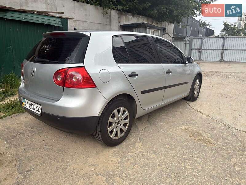 Хэтчбек Volkswagen Golf 2005 в Киеве