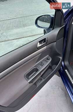 Хетчбек Volkswagen Golf 2006 в 