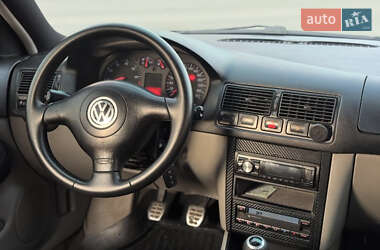 Хэтчбек Volkswagen Golf 2000 в 