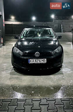 Хэтчбек Volkswagen Golf 2010 в 