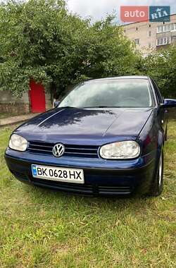 Хетчбек Volkswagen Golf 2000 в Сарнах