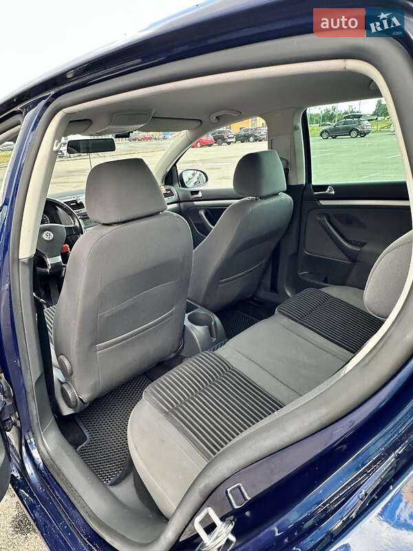 Хэтчбек Volkswagen Golf 2007 в Киеве