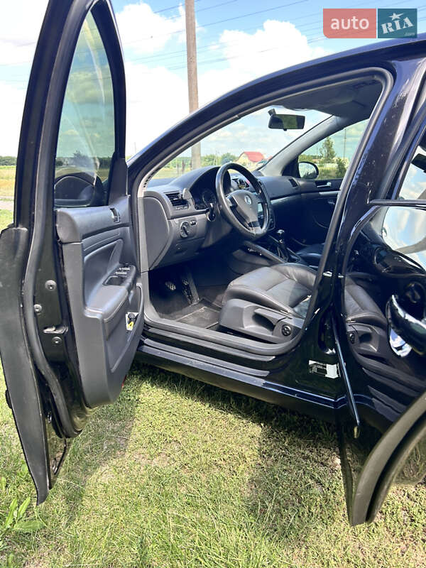 Хетчбек Volkswagen Golf 2005 в Диканьці