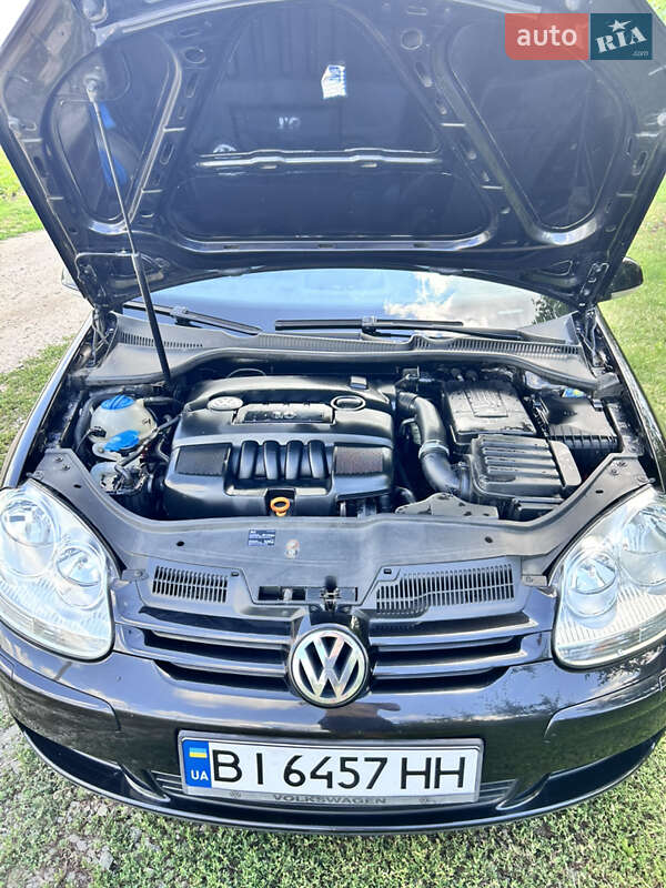 Хетчбек Volkswagen Golf 2005 в Диканьці