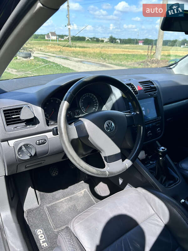 Хетчбек Volkswagen Golf 2005 в Диканьці
