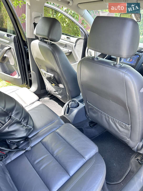 Хетчбек Volkswagen Golf 2005 в Диканьці