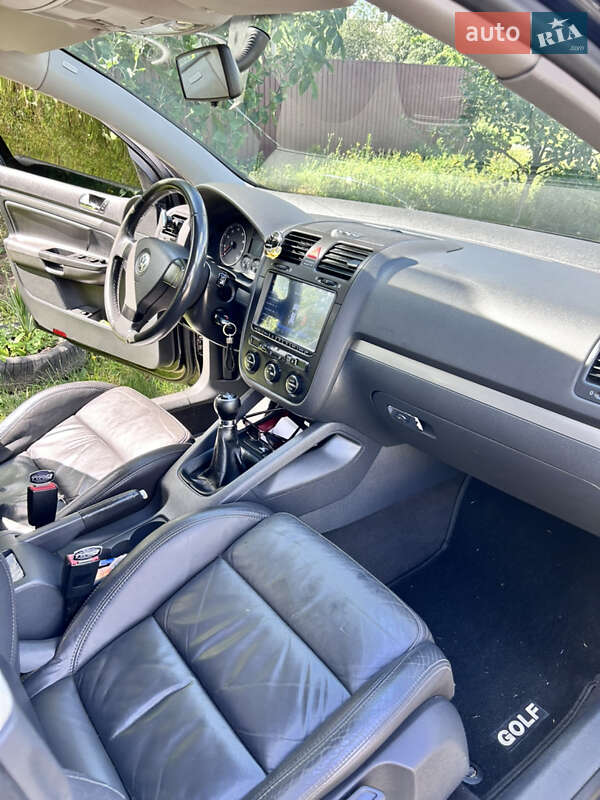 Хетчбек Volkswagen Golf 2005 в Диканьці