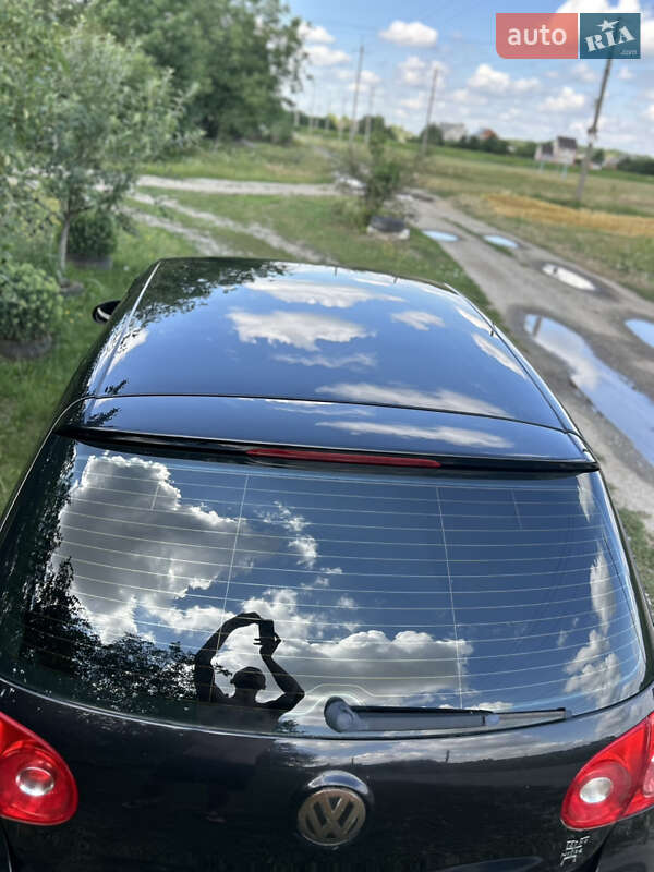 Хетчбек Volkswagen Golf 2005 в Диканьці