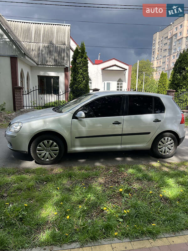 Хетчбек Volkswagen Golf 2004 в Вінниці