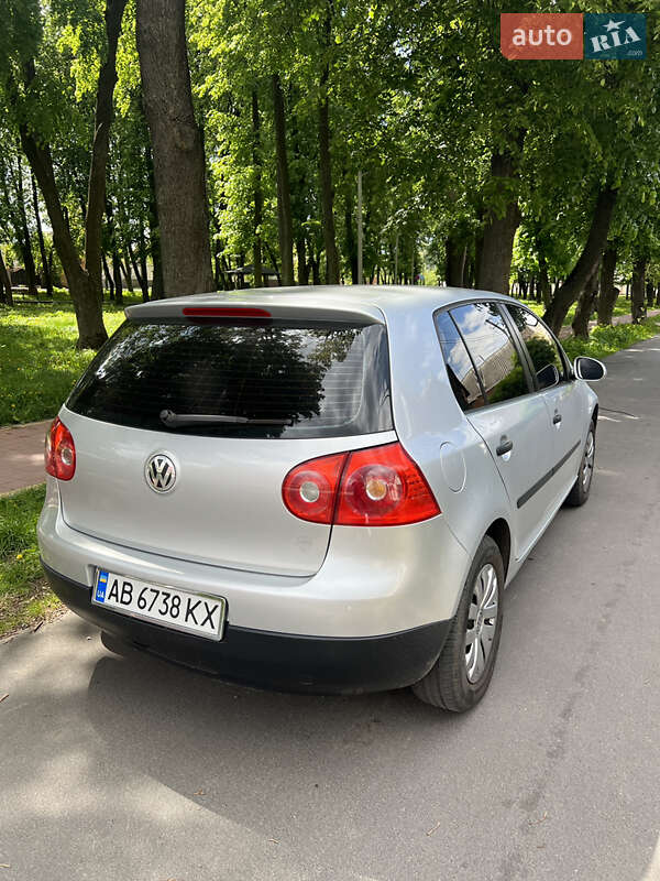 Хетчбек Volkswagen Golf 2004 в Вінниці