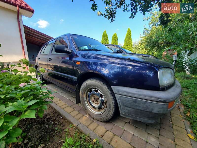 Хэтчбек Volkswagen Golf 1995 в Ужгороде