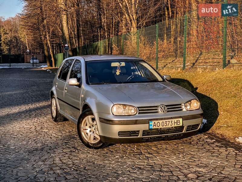 Хетчбек Volkswagen Golf 2003 в Львові