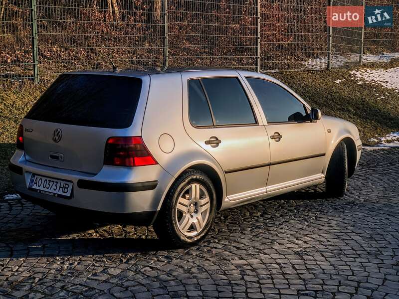 Хетчбек Volkswagen Golf 2003 в Львові