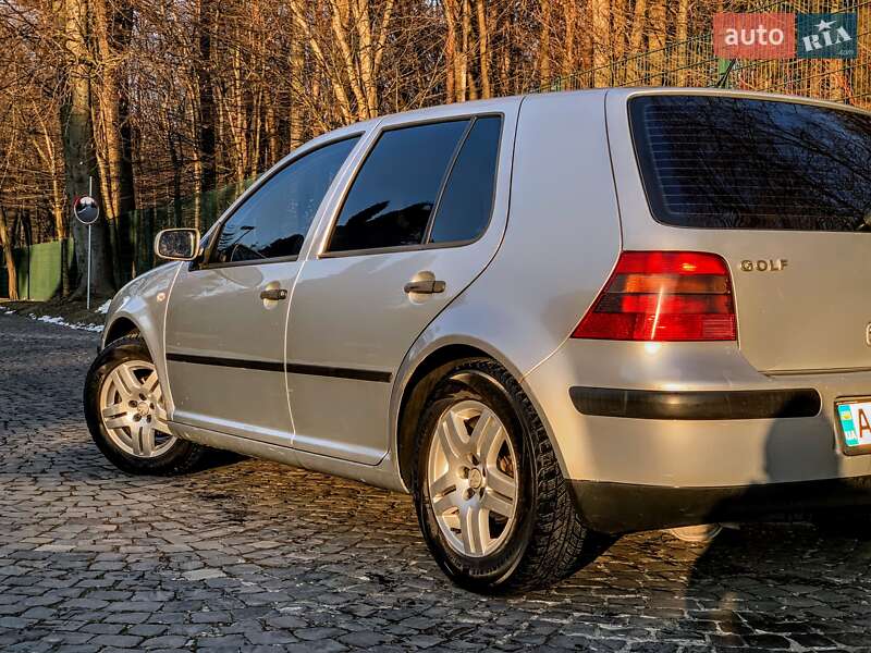 Хетчбек Volkswagen Golf 2003 в Львові