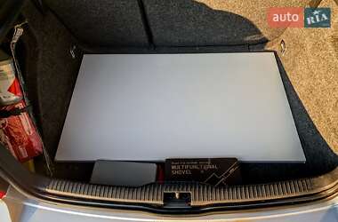 Хэтчбек Volkswagen Golf 2003 в Львове