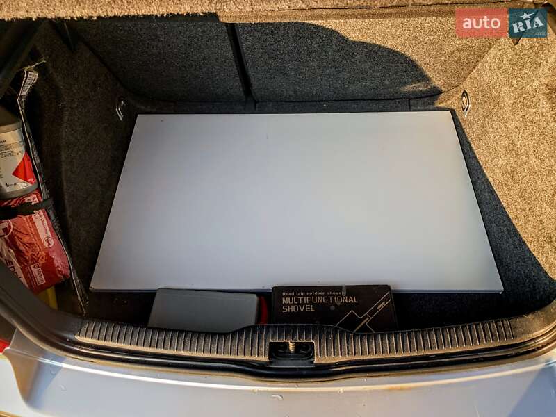 Хетчбек Volkswagen Golf 2003 в Львові