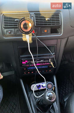 Хэтчбек Volkswagen Golf 2003 в Львове