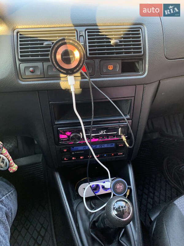 Хетчбек Volkswagen Golf 2003 в Львові