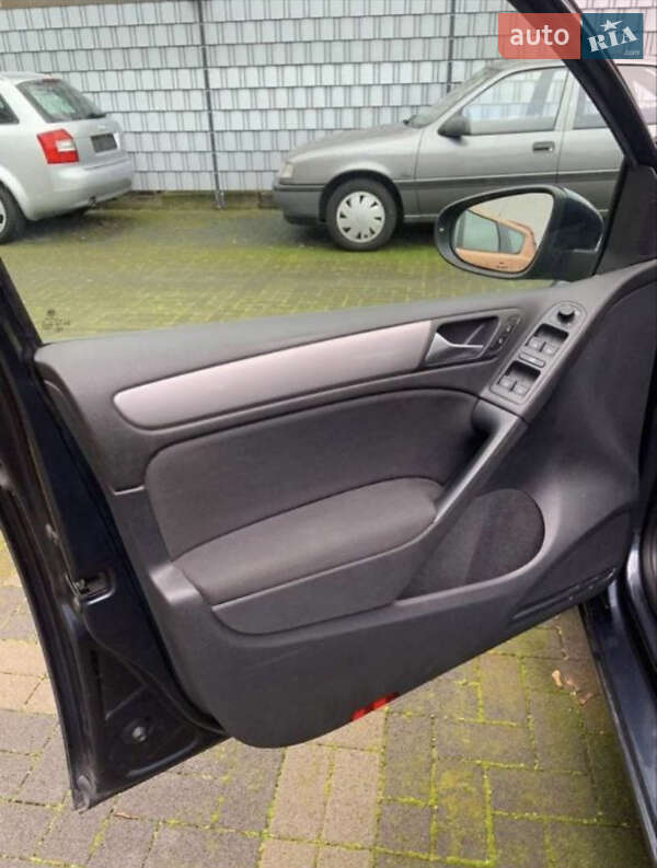 Хэтчбек Volkswagen Golf 2009 в Черновцах