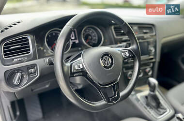 Хэтчбек Volkswagen Golf 2018 в 