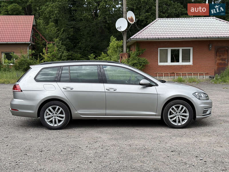 Універсал Volkswagen Golf 2019 в Вінниці