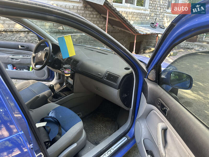 Хэтчбек Volkswagen Golf 2001 в Коростене