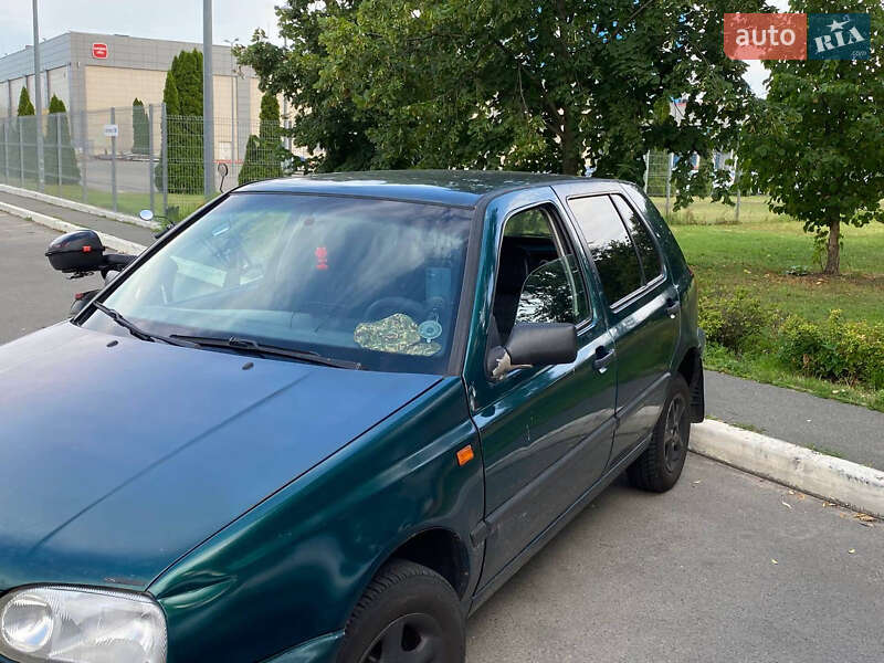 Хэтчбек Volkswagen Golf 1996 в 