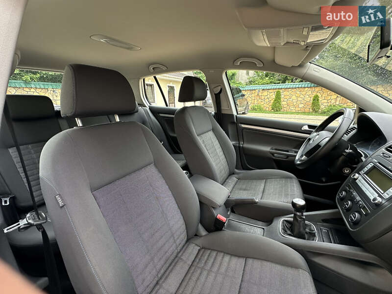 Хэтчбек Volkswagen Golf 2008 в Могилев-Подольске