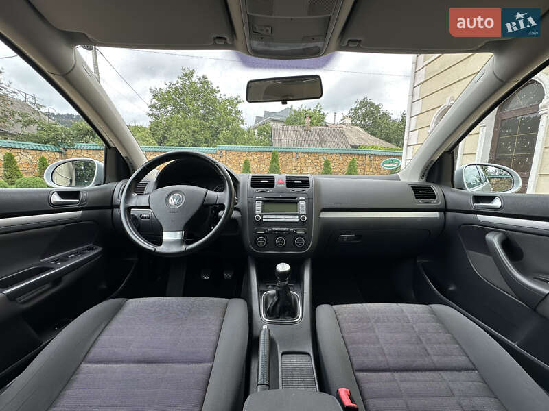 Хэтчбек Volkswagen Golf 2008 в Могилев-Подольске