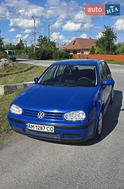 Хетчбек Volkswagen Golf 1998 в Полонному
