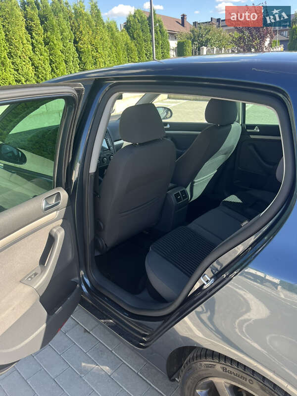 Хетчбек Volkswagen Golf 2007 в Рівному