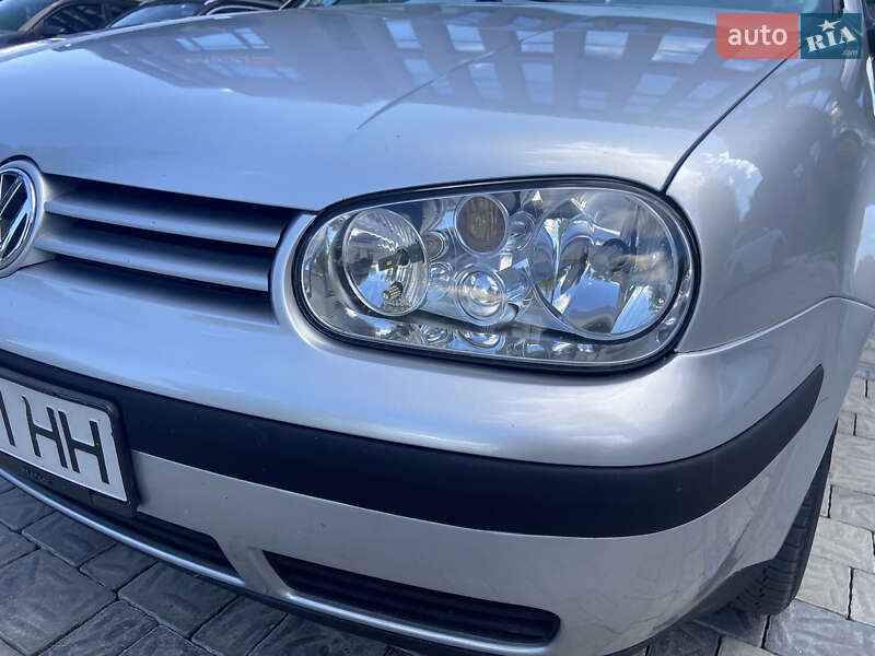 Хэтчбек Volkswagen Golf 2002 в Ровно