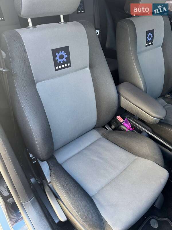 Хетчбек Volkswagen Golf 2001 в Вінниці