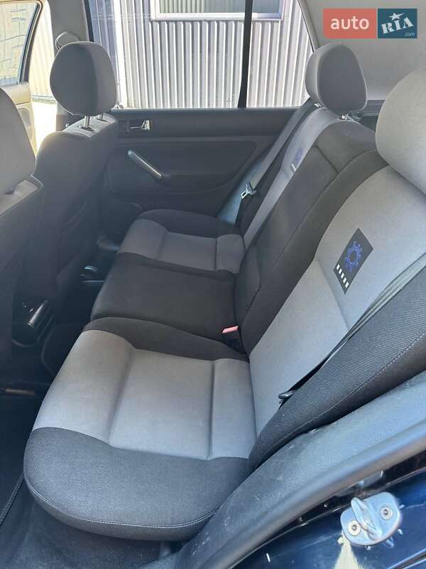 Хетчбек Volkswagen Golf 2001 в Вінниці