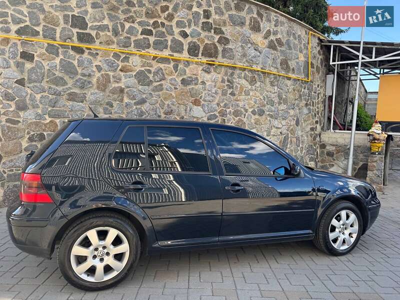 Хетчбек Volkswagen Golf 2001 в Вінниці