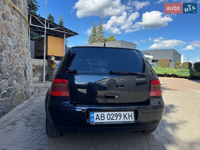 Хетчбек Volkswagen Golf 2001 в Вінниці