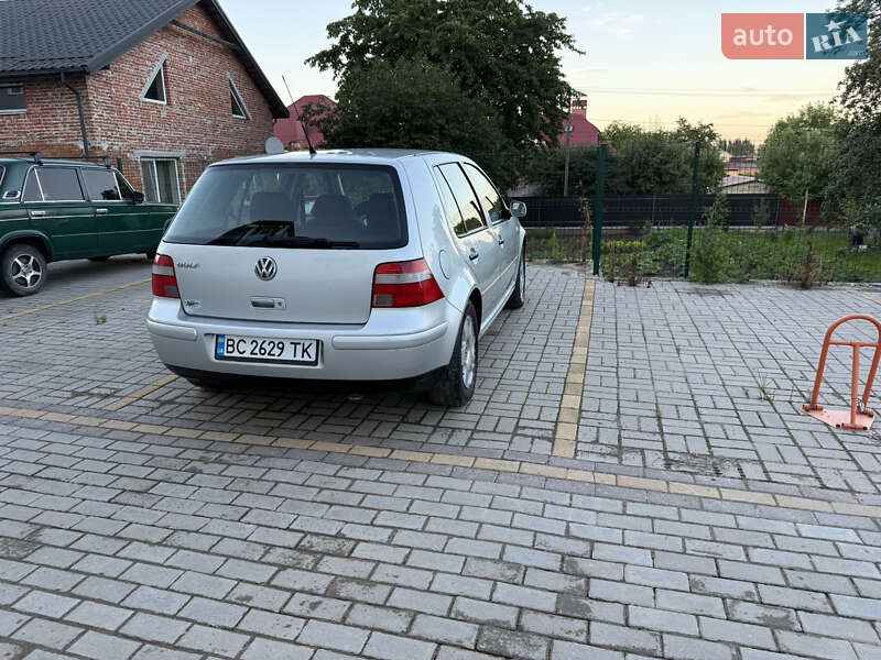 Хэтчбек Volkswagen Golf 2003 в Львове