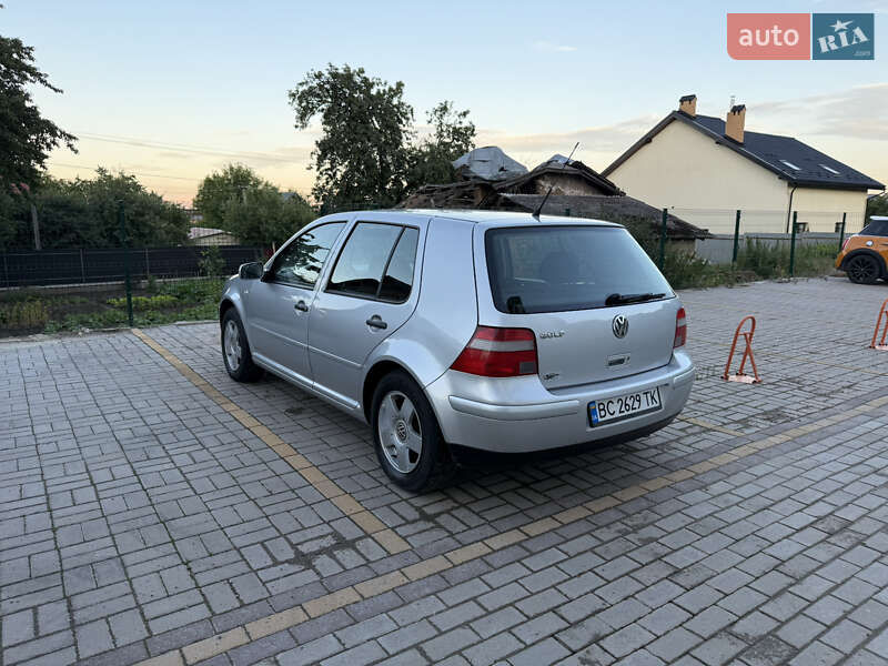 Хэтчбек Volkswagen Golf 2003 в Львове
